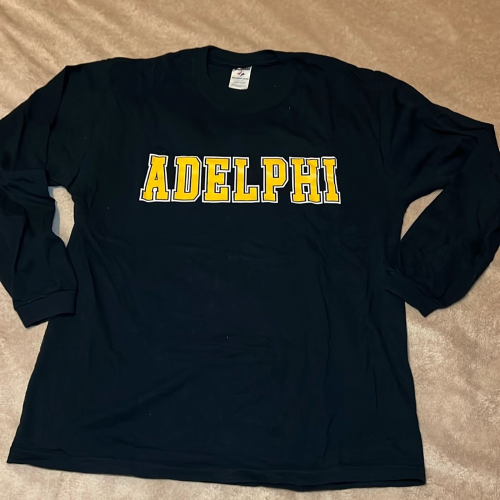 NWOT Adelphi University Long Sleeve Shirt.
Size L